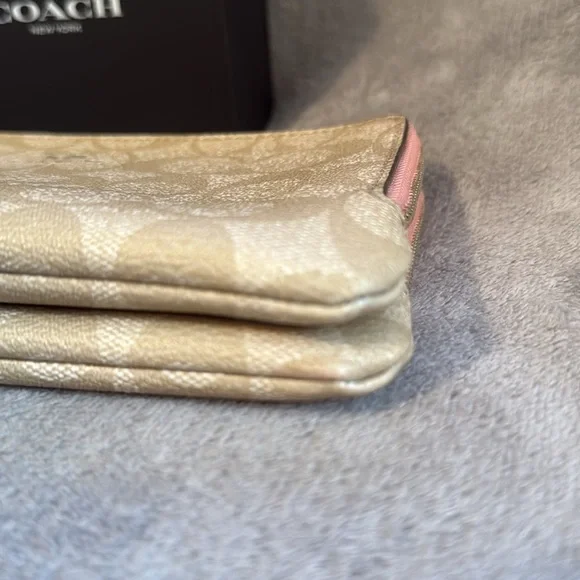 🤎🩷COACH🤎🩷Tan & Salmon Signature Coated Canvas Double Zip Wallet/EUC - Picture 15 of 16